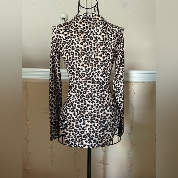Leopard V Neck Bodysuit - Picture 2 of 2